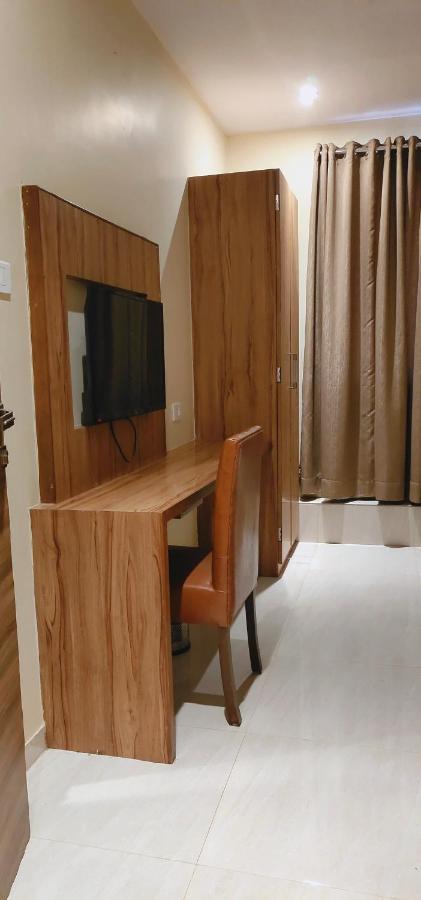 Aster Hotel Near Mumbai Airport Exterior foto